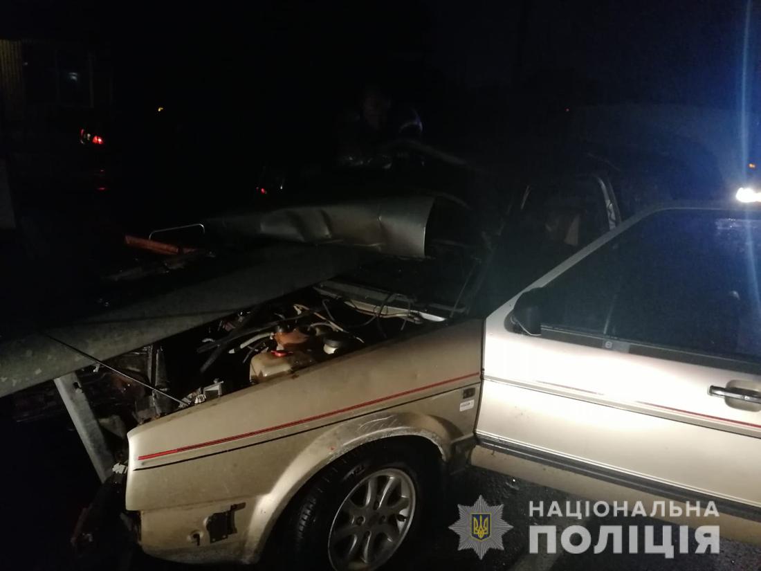 У Коростишеві Volkswagen в’їхав у колесовідбійник: пасажир загинув Изображение 2