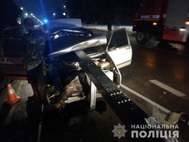 У Коростишеві Volkswagen в’їхав у колесовідбійник: пасажир загинув