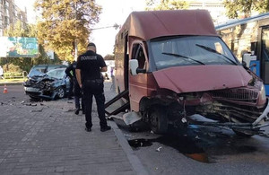 ДТП у Житомирі: маршрутка зіткнулась з легковиком, є постраждалі. ФОТО