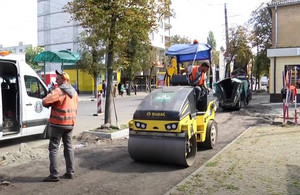 У Житомирі на вулиці Покровській ремонтують тротуари. ВІДЕО
