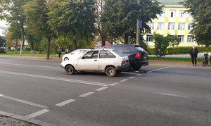 На Перемоги у Житомирі не розминулись Porsche Cayenne і «Таврія»: рух транспорту в сторону Богунії ускладнений