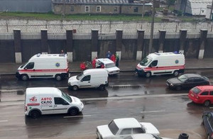 Біля автовокзалу у Житомирі лоб в лоб зіткнулись Lanos та ВАЗ: один водій травмований