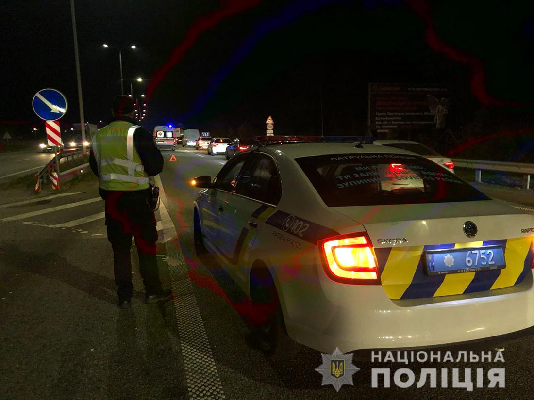 На трасі Київ-Чоп поблизу Житомира загинув 15-річний мопедист: розвертався і зіткнувся з Peugeot Изображение 2