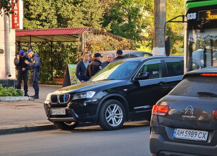 В Житомирі на перехресті біля школи автомобіль збив дитину Фото 3