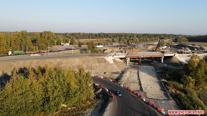 Поблизу Бердичева продовжують будувати транспортну розв’язку: зводять шляхопровід та облаштовують в’їзди Фото 3