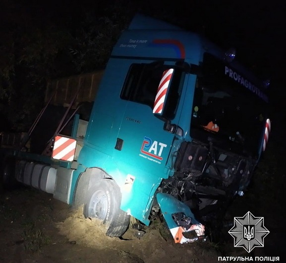 На трасі в Житомирській області зіткнулися Audi і MAN: водій і пасажир легковика загинули на місці Изображение 2
