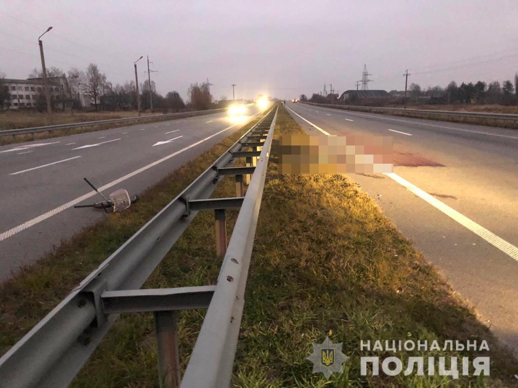 На об’їзній Новограда-Волинського Mercedes на смерть збив велосипедиста Изображение 2