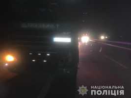 На трасі Київ-Чоп у Житомирській області вантажівка збила жінку-пішохода, потерпіла у лікарні
