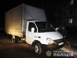 У Житомирі власник ГАЗелі затримав молодика, який розбив скло і намагався завести його автомобіль. ФОТО