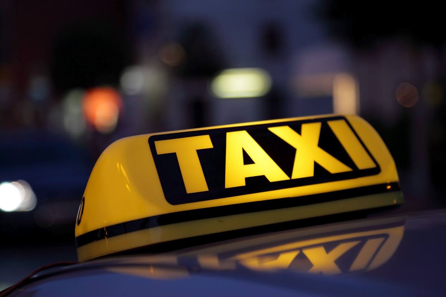 Производство и размещение рекламы на такси, преимущества, особенности